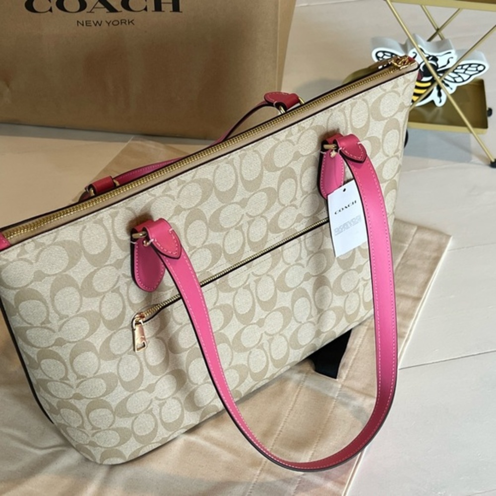💖BARBIECORE Coach Gallery Tote💖NWT💖Signature Canvas💖